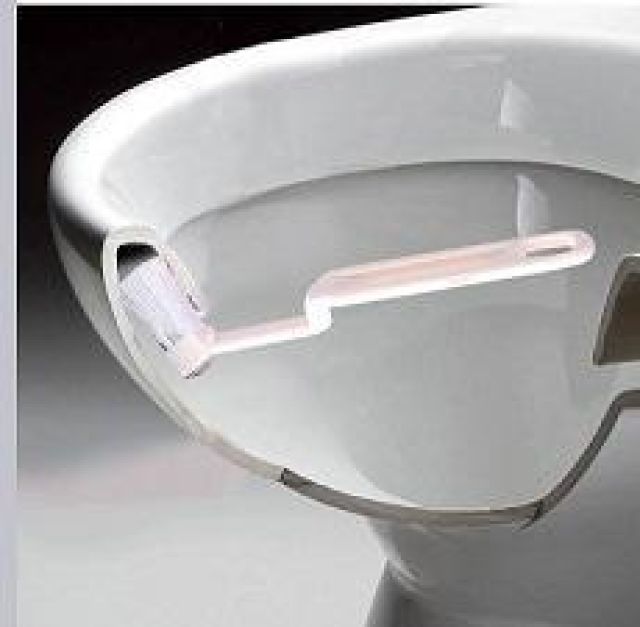 فرشة تواليت منحنية بالحامل 1 قطعة أبيض KM