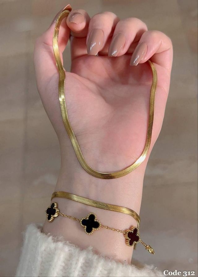 طقم حيه + انسيال فإن كليف اسود